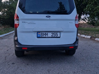 Ford Transit Courier foto 2