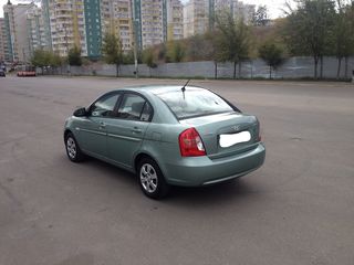 Hyundai Accent foto 1