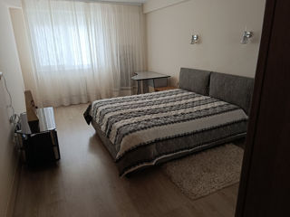 Apartament cu 2 camere, 80 m², Centru, Chișinău foto 3