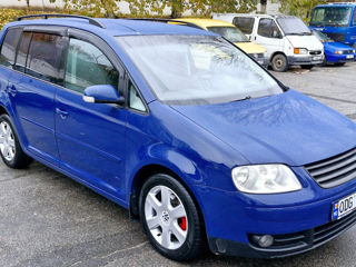 Volkswagen Touran foto 2