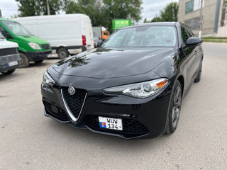 Alfa Romeo Giulia foto 1