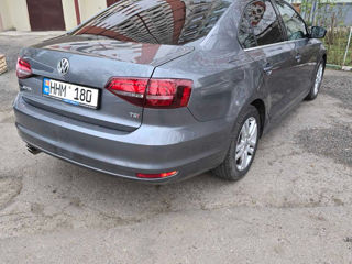 Volkswagen Jetta foto 3