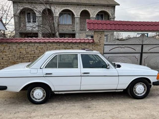 Продам Mercedes 123 на запчасти