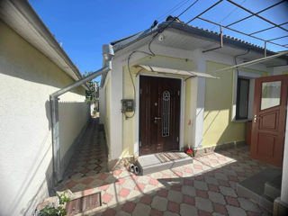 Casa cu 2 camere, 65,4 m2 si 1,5 ari in sec. Botanica