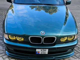 BMW 5 Series foto 1