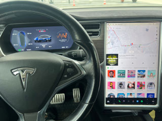 Tesla Model X foto 6