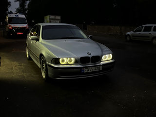 BMW 5 Series foto 3