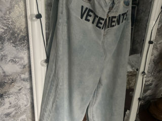 Продам джинсы Vetements Mango