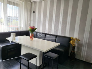 Apartament cu 2 camere, 70 m², Botanica, Chișinău foto 2