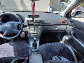 Toyota Avensis foto 4