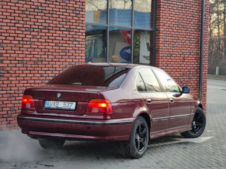 BMW 5 Series foto 3