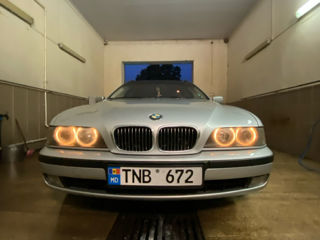 BMW 5 Series foto 1