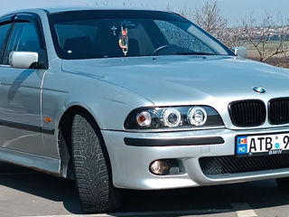 BMW 5 Series foto 2