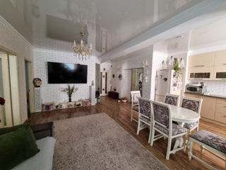 Apartament cu 2 camere, 80 m², Botanica, Chișinău foto 3