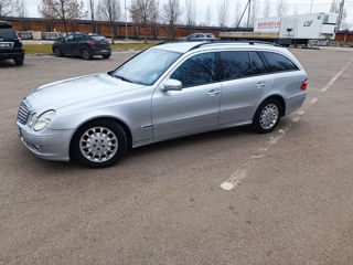 Mercedes E-Class Wagon foto 5