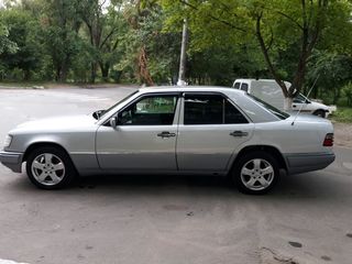 Mercedes Series (W124) foto 3