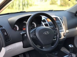 KIA Ceed Sw foto 1