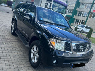 Nissan Pathfinder foto 3