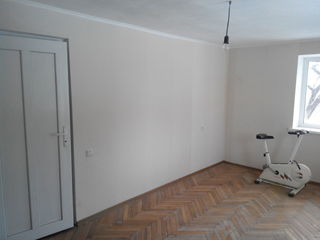 Se vinde casă din cotileț, cu 3 camere + 6 arii, Buiucani, str. Roșiori! foto 5