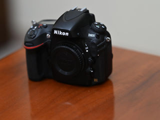 Nikon D800 cu rulaj mic