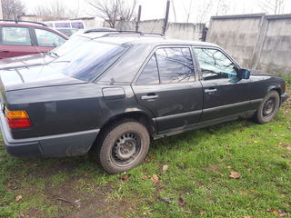 Mercedes Series (W124) foto 1