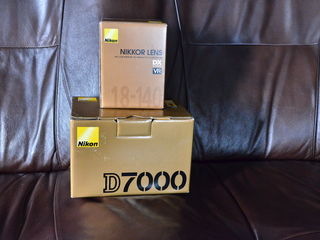 Nikon D7000 с  объективом  NIKON NIKKOR AF-S DX18-140mm f:3.5-5.6G ED VR    660 euro