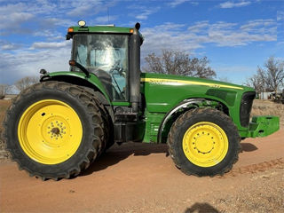 John Deere 8420 Tractor foto 3