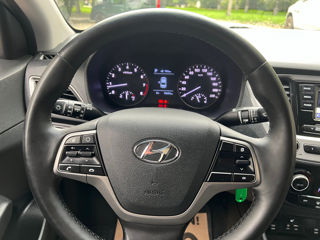 Hyundai Accent foto 8