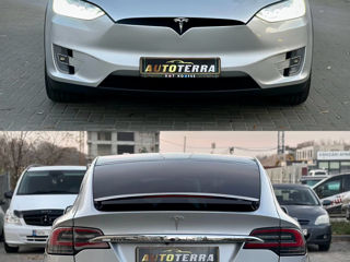 Tesla Model X foto 2