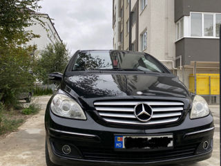 Mercedes B-Class foto 2