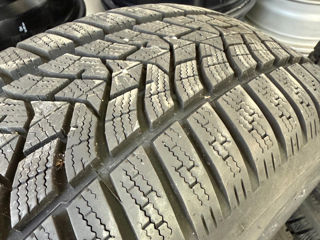 Anvelope Dunlop 215/60 R16 Iarnă foto 5