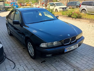 BMW 5 Series foto 1