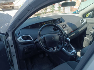 Renault Grand Scenic foto 2