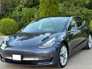 Tesla Model 3 foto 2