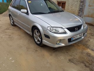 Mazda 323 foto 1