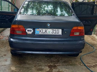 BMW 5 Series foto 3