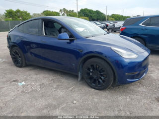 Tesla Model Y foto 1