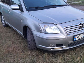 Toyota Avensis foto 2