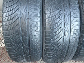 245/45/ R19- Michelin.