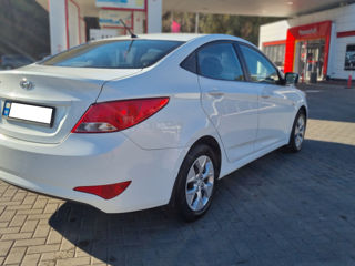 Hyundai Accent foto 3