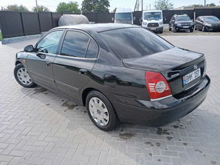 Hyundai Elantra foto 2