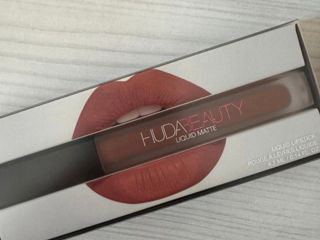 HudaBeauty Trendsetter matte lipstick