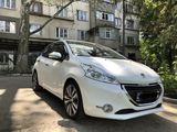 Peugeot 208 foto 1