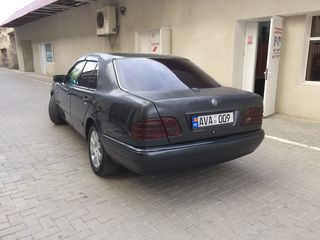 Mercedes E Class foto 3