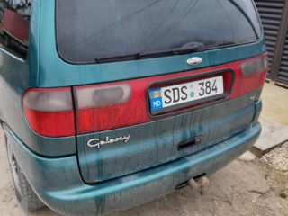 Ford Galaxy foto 3