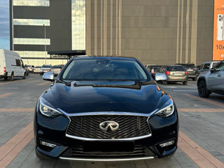 Infiniti Q30 фото 0