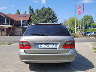 Mercedes E-Class Wagon foto 4