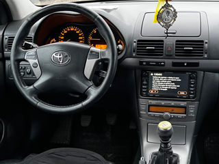 Toyota Avensis foto 12