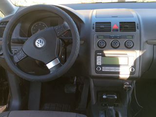 Volkswagen Touran foto 2