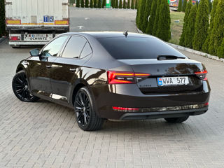 Skoda Superb foto 2